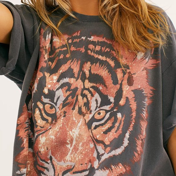 ISO Wrangler oversized Tiger Tee - Picture 2 of 3